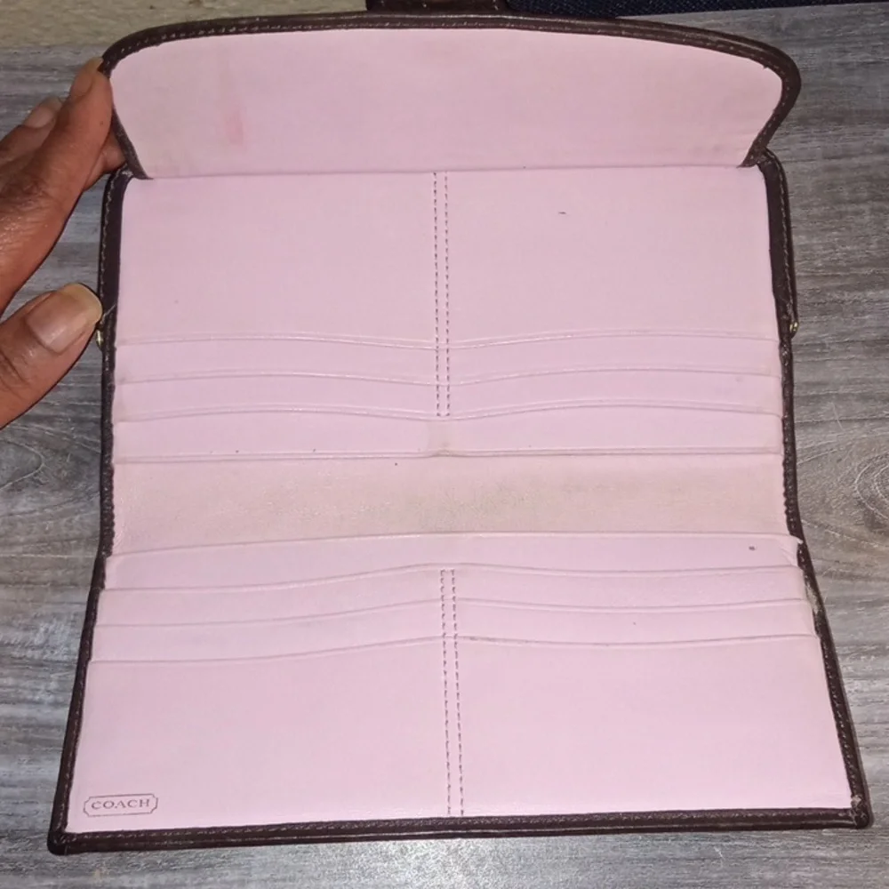 Coach Signature Vintage Kiss Lock And Multi Colored Interior Trifold Wallet - Picture 7 of 13